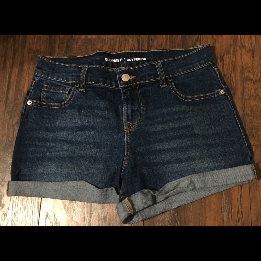 old navy dark wash denim shorts 🌻